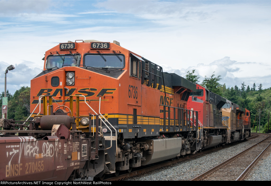 BNSF 6736